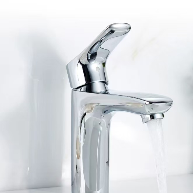 Faucet Yowoneka Bwino ya Silver Arc Yooneka ngati Single-Handle